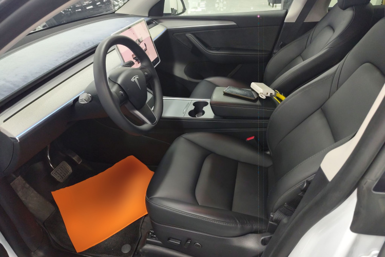 特斯拉 Model Y 2024款 后轮驱动版中控内饰19