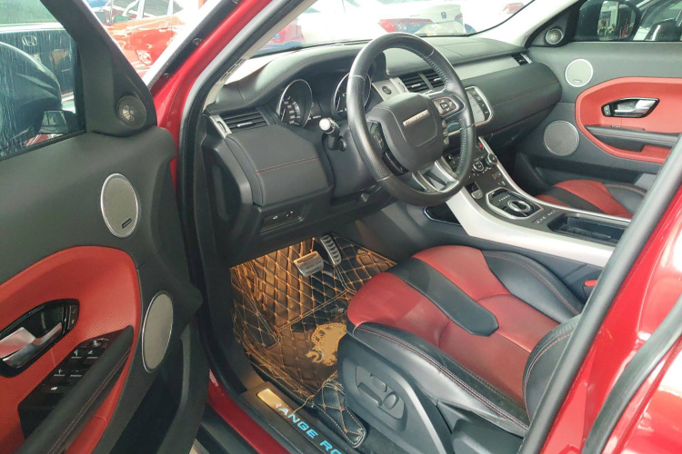 路虎 揽胜极光(进口) 2015款 2.0T 5门耀动版中控内饰7002