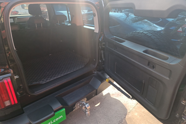 坦克300 2021款 越野版 2.0T 征服者机舱底盘23