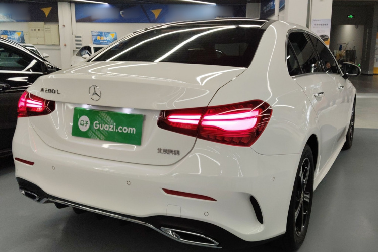 奔驰A级 2024款 改款 A 200 L 时尚型车身外观7