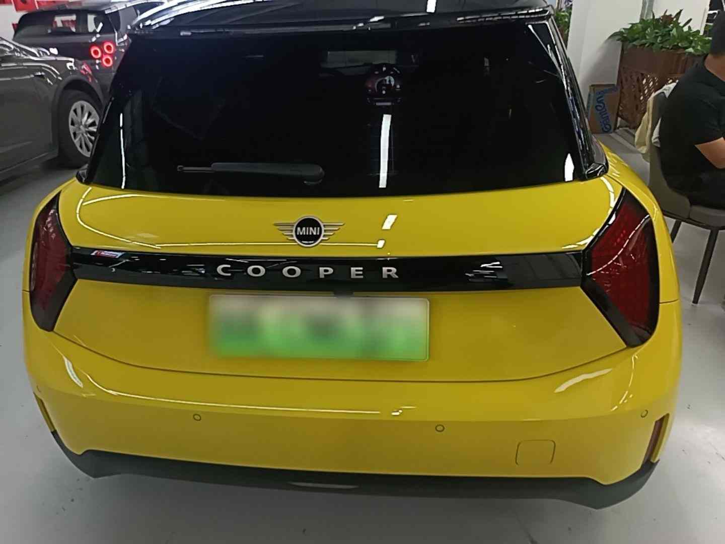 电动MINI COOPER 2024款 456km COOPER E 经典派(4)