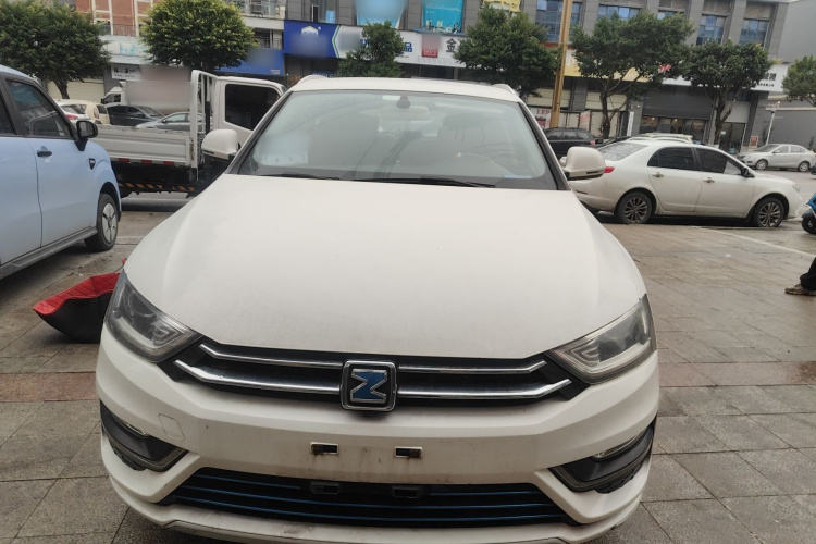 众泰SR7 2016款 1.5T CVT魔方之路版 国V车身外观2