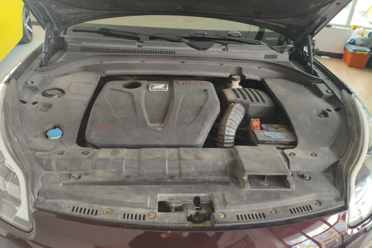 众泰SR9 2017款 2.0T 自动极致之梦版机舱底盘24