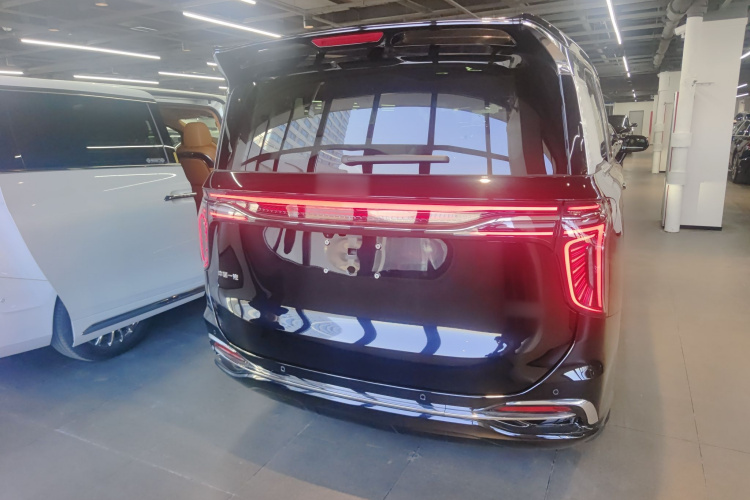 红旗HQ9 2024款 2.0T 豪华版福祉版车身外观6004