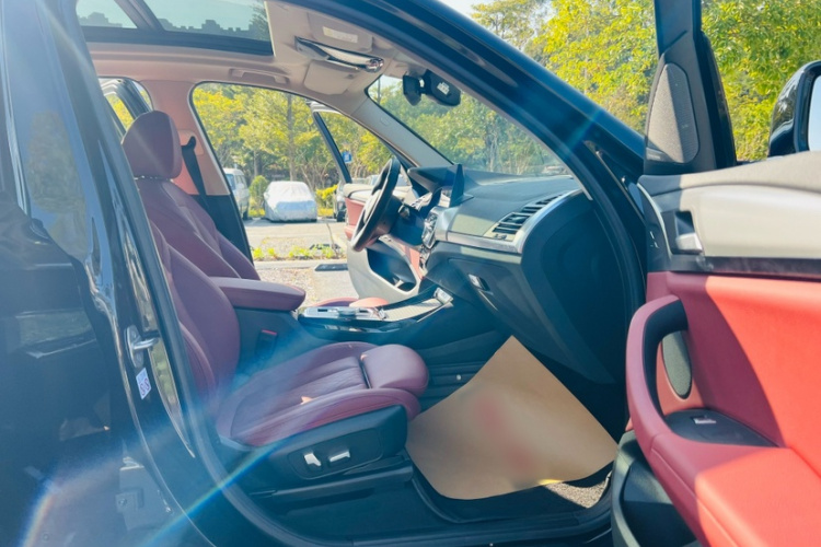 宝马iX3 2022款 改款 创领型中控内饰7004