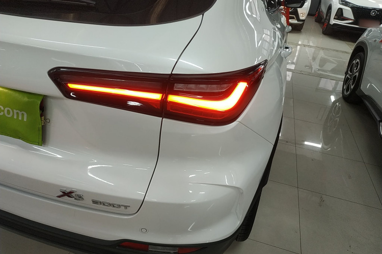 长安欧尚X5 2021款 改款 1.5T DCT豪华型车身外观9