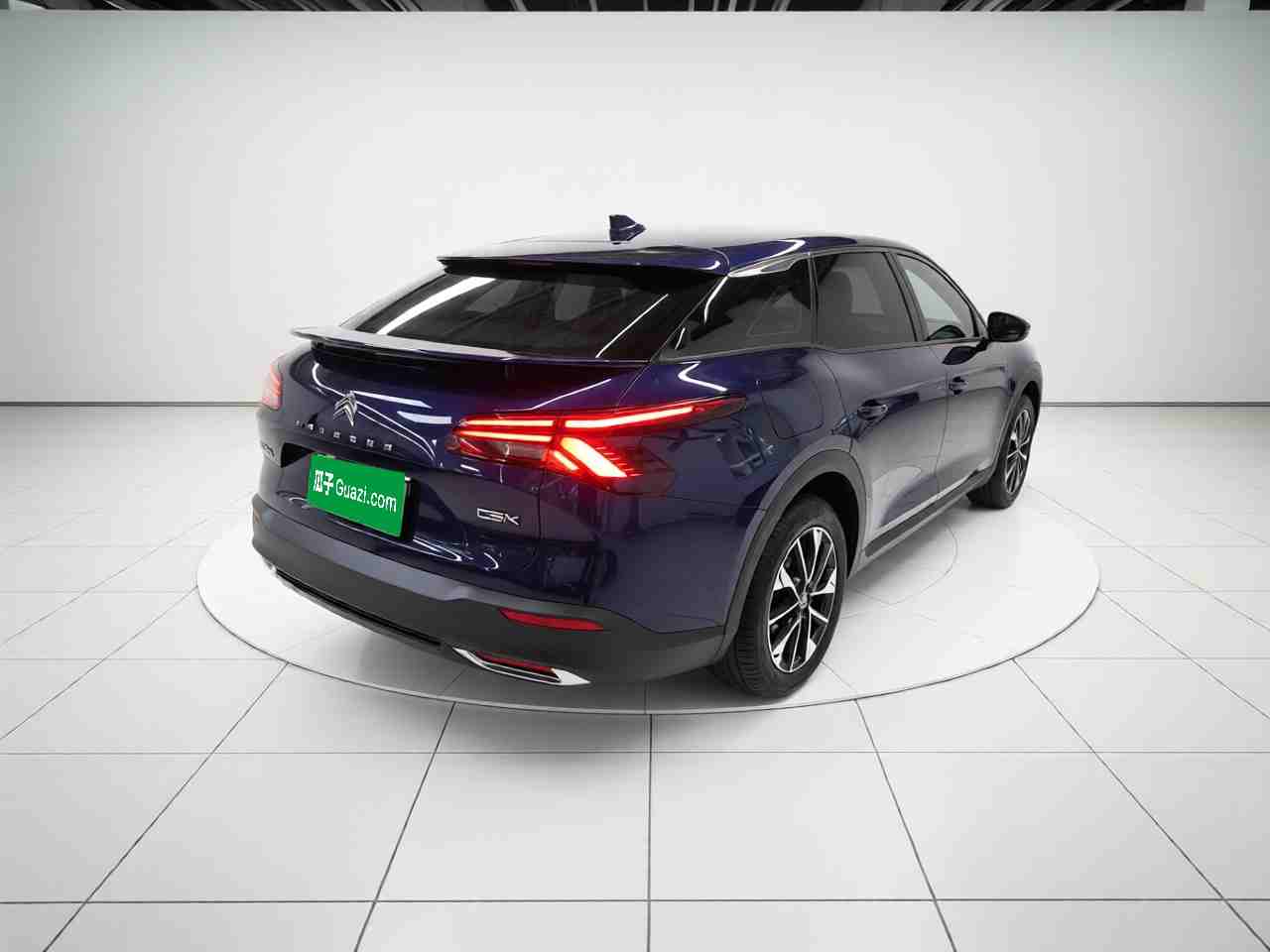 车辆右后45度外观展示