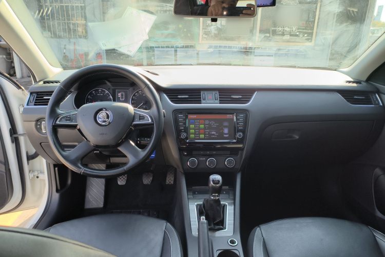斯柯达 明锐 2016款 1.6L 手动智行版中控内饰12