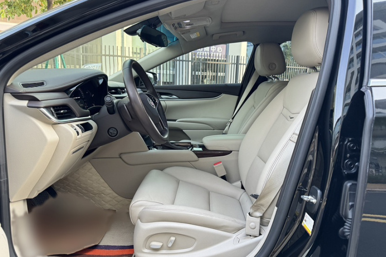 凯迪拉克XTS 2015款 28T 舒适型中控内饰7009