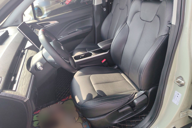 哪吒汽车 哪吒V 2022款 潮 400 Lite局部细节19