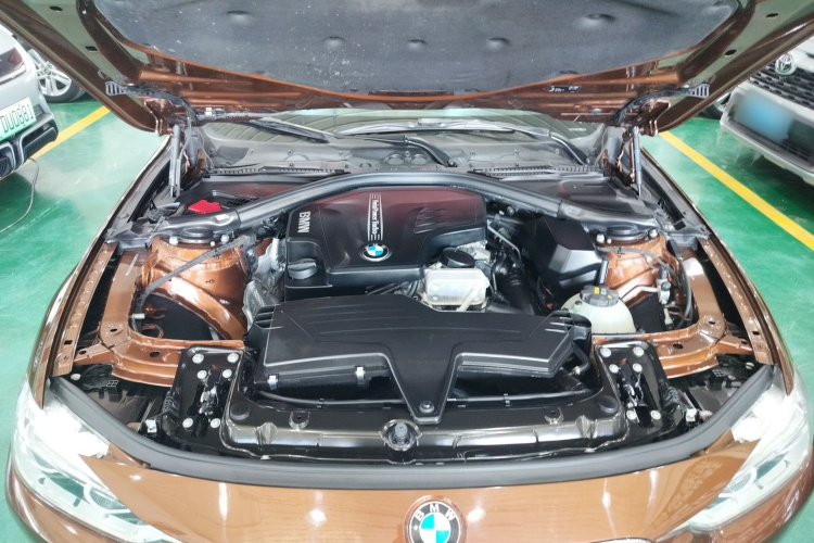 宝马3系 2016款 320Li 豪华设计套装机舱底盘24