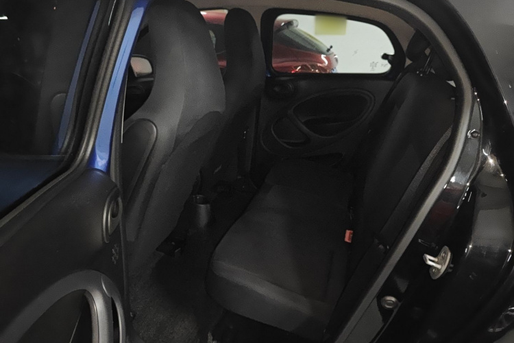 smart forfour 2018款 1.0L 52千瓦灵动版中控内饰21