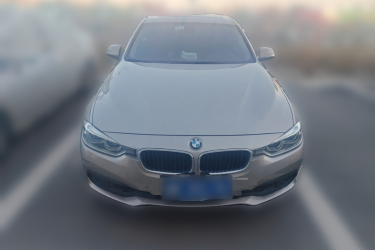 宝马3系 2016款 320i 时尚型车身外观2