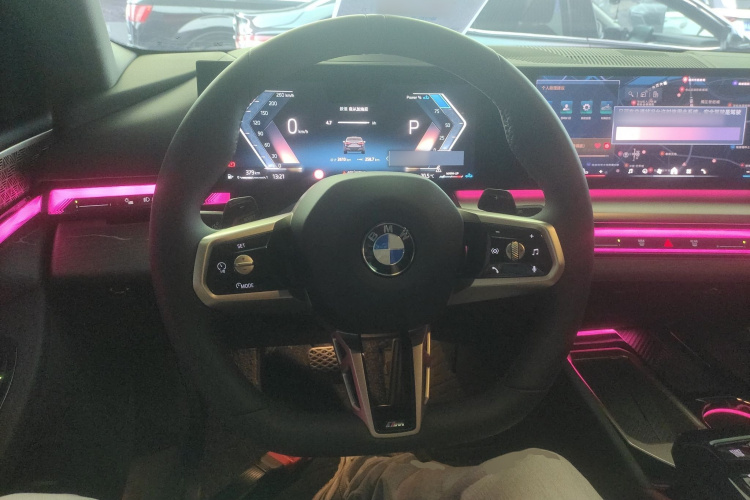 宝马5系 2025款 530Li 尊享型 M运动套装中控内饰13