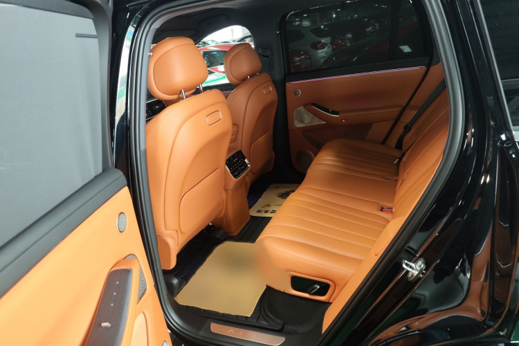 鸿蒙智行 问界M7 2026款 增程 Pro+四驱版 5座中控内饰7004