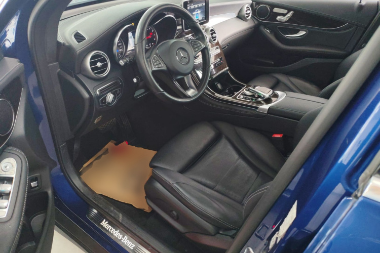 奔驰GLC 2019款 GLC 260 L 4MATIC 动感型中控内饰19