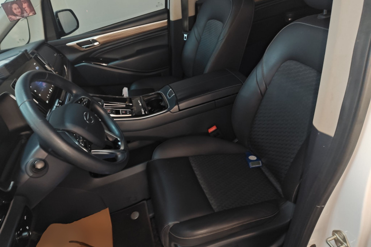 广汽传祺 传祺M8 2023款 领秀系列 390T 豪华版中控内饰19