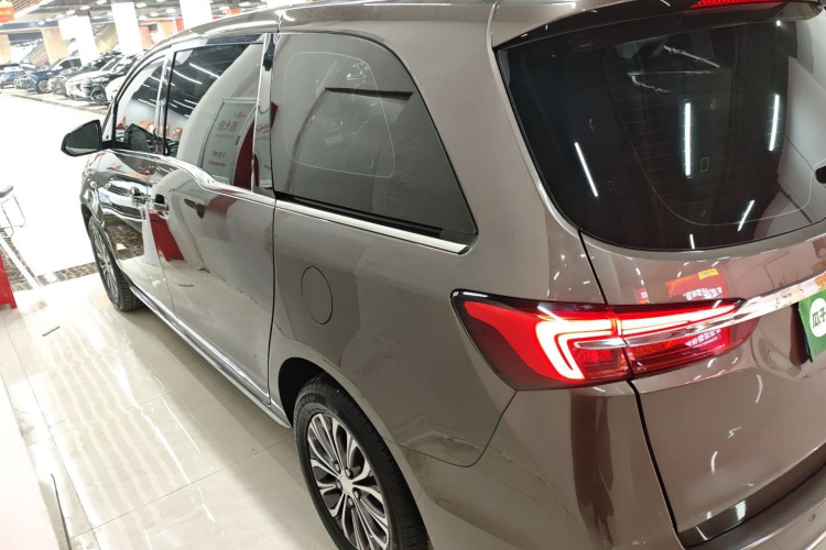 别克GL8 2023款 陆上公务舱 智享型车身外观4