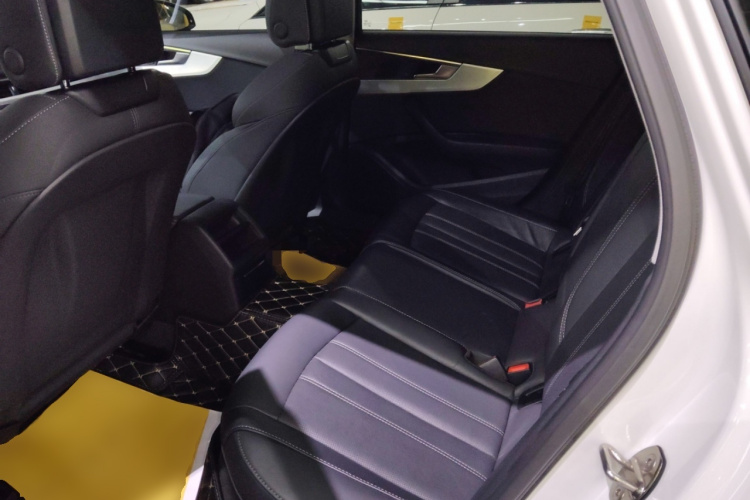 奥迪A4L 2022款 40 TFSI 时尚动感型中控内饰21