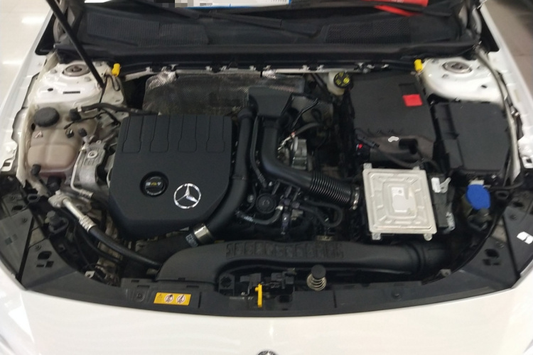 奔驰A级(进口) 2020款 A 180机舱底盘24