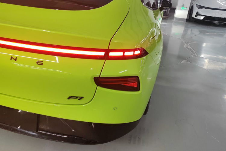 小鹏P7 2021款 670E鹏翼版车身外观6006