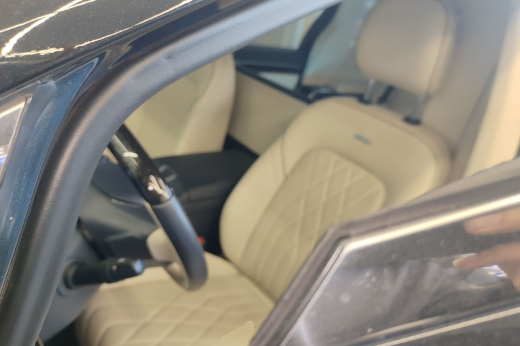 广汽传祺 传祺M8 2023款 大师系列 390T 四座御尊版中控内饰19