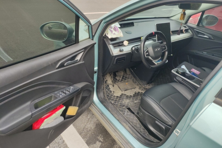 哪吒汽车 哪吒V 2022款 潮 400 Lite中控内饰7003