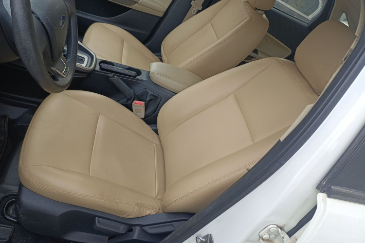 福特 福睿斯 2015款 1.5L 自动舒适型局部细节19