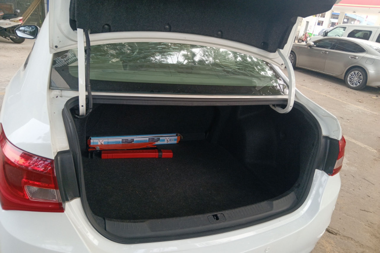 别克 英朗 2017款 15N 自动进取型机舱底盘23