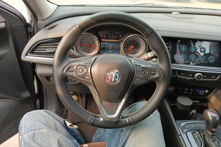 别克 君威 2019款 20T 精英型 国V中控内饰13