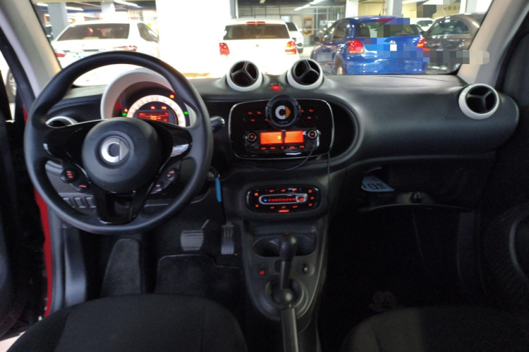 smart fortwo 2018款 1.0L 52千瓦硬顶灵动版 国V中控内饰12