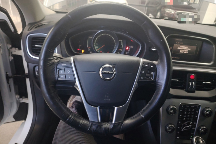 沃尔沃V40 2017款 T3 智雅版中控内饰13