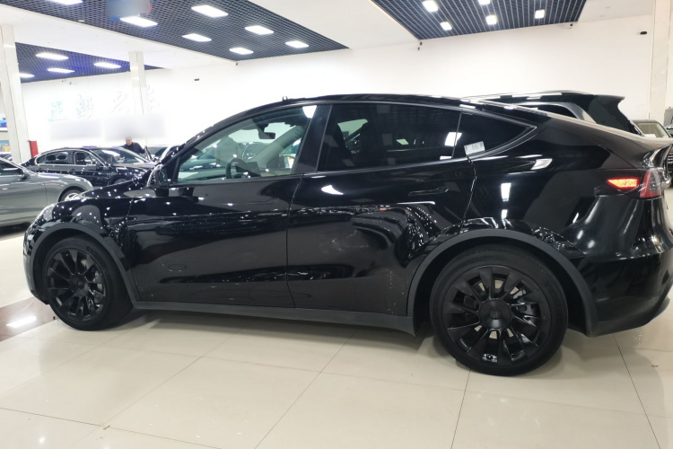 特斯拉 Model Y 2022款 后轮驱动版车身外观4