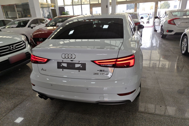奥迪A3 2018款 30周年年型 Limousine 35 TFSI 时尚型车身外观6