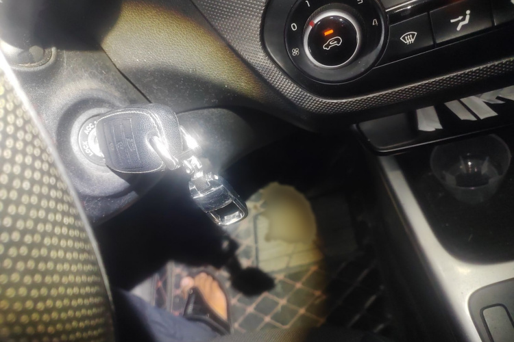 起亚 KX3傲跑 2017款 1.6L 手动傲风版中控内饰7001