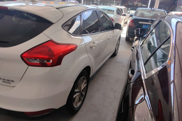 福特 福克斯 2018款 两厢经典 EcoBoost 125 自动超能风尚型智行版车身外观6006