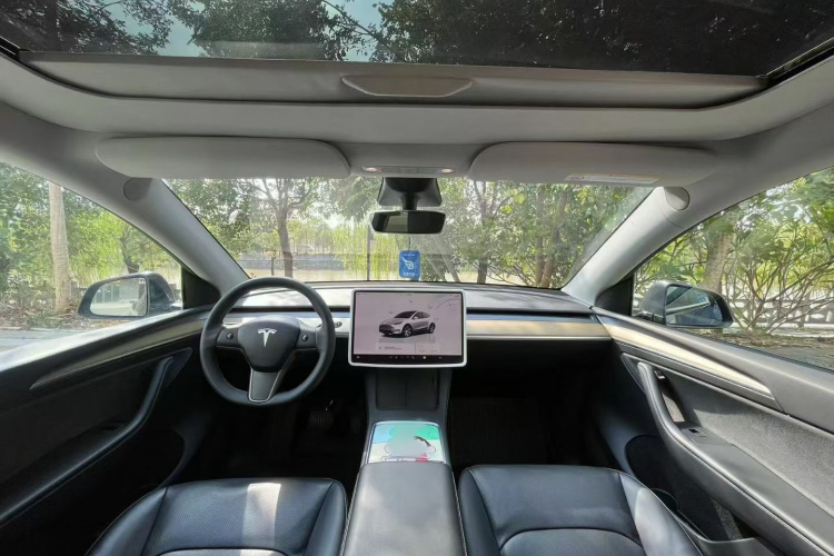 特斯拉 Model Y 2022款 后轮驱动版中控内饰7004