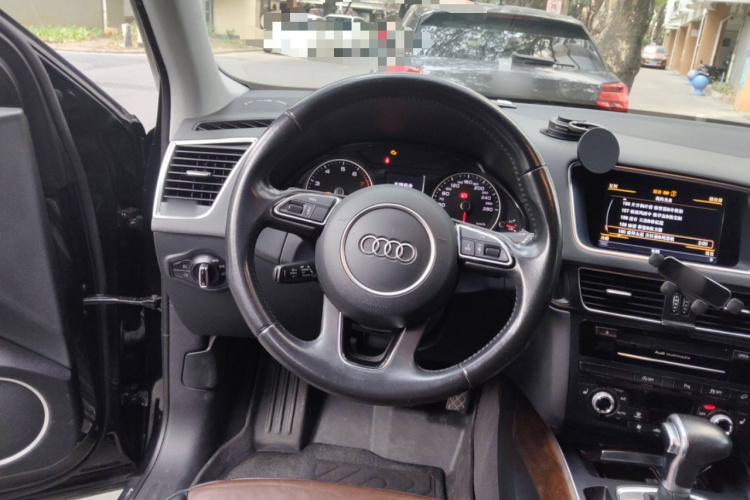 奥迪Q5 2016款 40 TFSI 舒适型中控内饰13