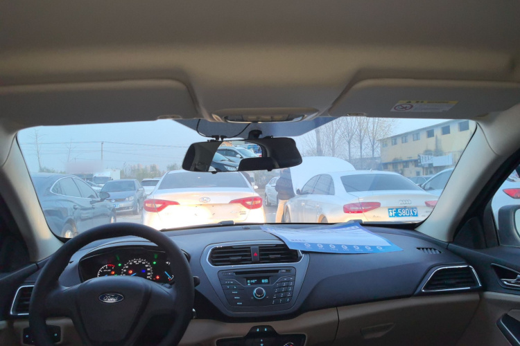 福特 福睿斯 2015款 1.5L 手动舒适型中控内饰22