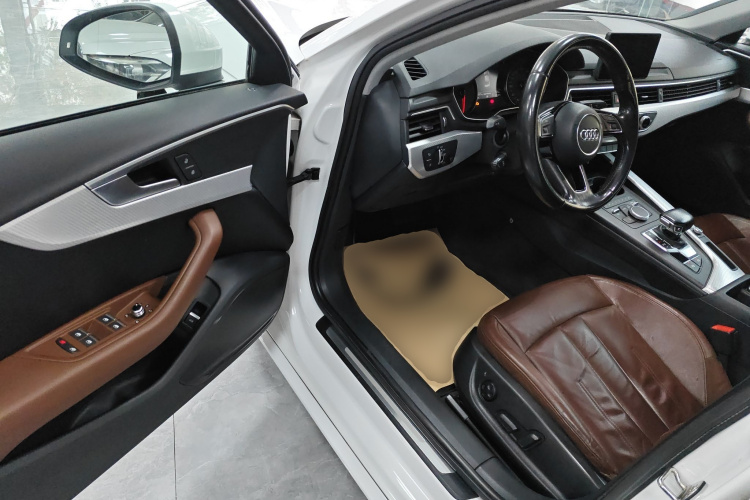 奥迪A4L 2017款 40 TFSI 时尚型中控内饰20