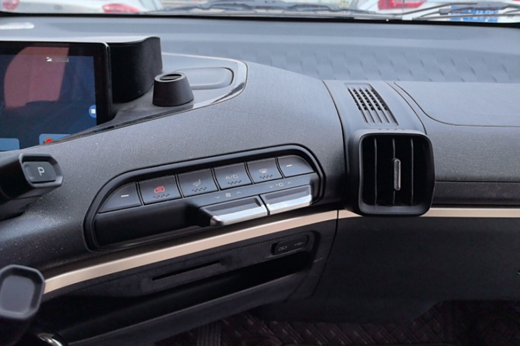 宝骏KiWi EV 2022款 设计师轻享版 三元锂中控内饰7003