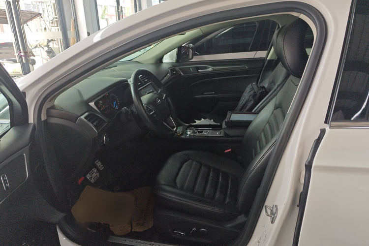 福特 蒙迪欧 2017款 改款 EcoBoost 180 时尚型局部细节19