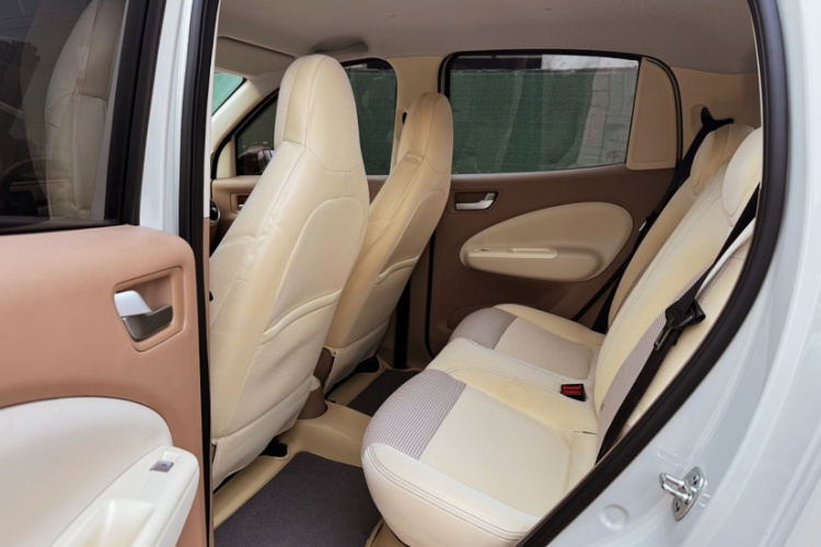 五菱汽车 宏光MINIEV 2025款 四门版 进阶款中控内饰7002