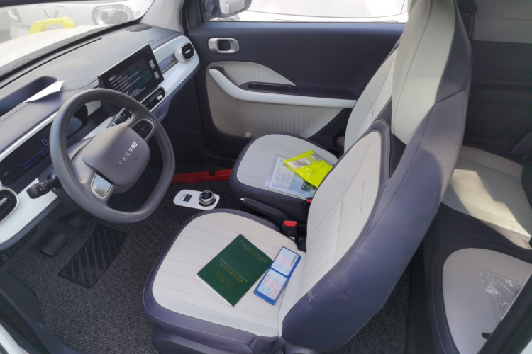 吉利银河 2025款 210km 熊猫骑士中控内饰19