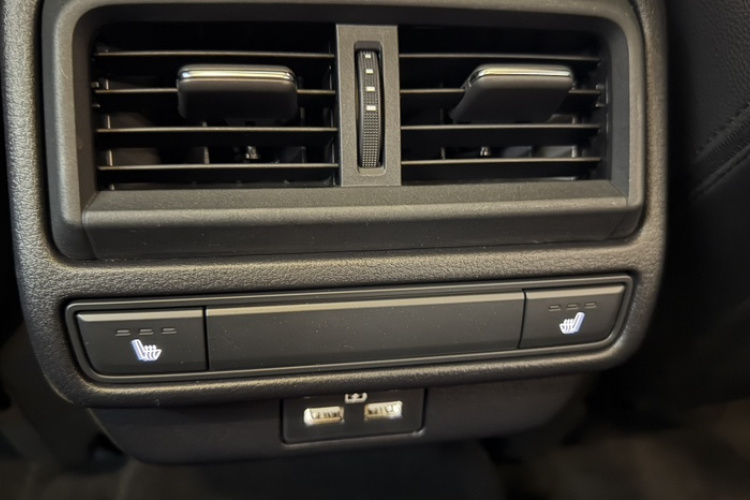 马自达CX-50行也 2023款 2.5L HEV 四驱尊行版中控内饰7008