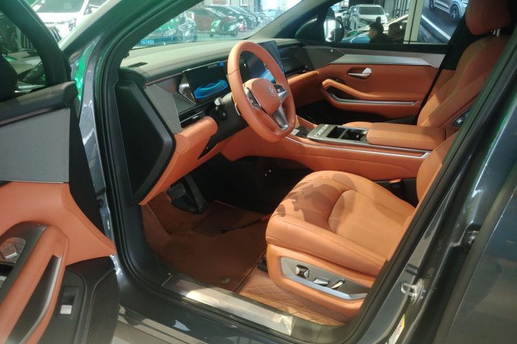 比亚迪 唐L 2025款 EV 670KM激光雷达尊享型中控内饰7003