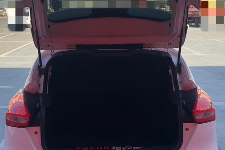 福特 福克斯 2020款 两厢经典 1.5L 自动风尚型局部细节23