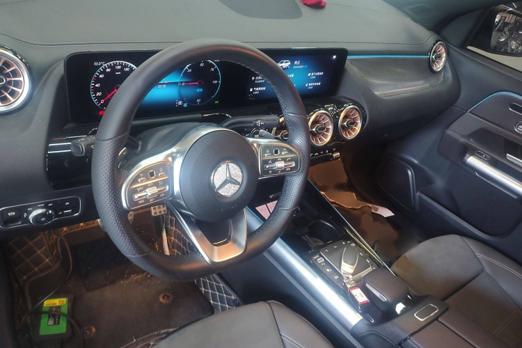 奔驰EQA 2022款 EQA 300 4MATIC 首发特别版局部细节13