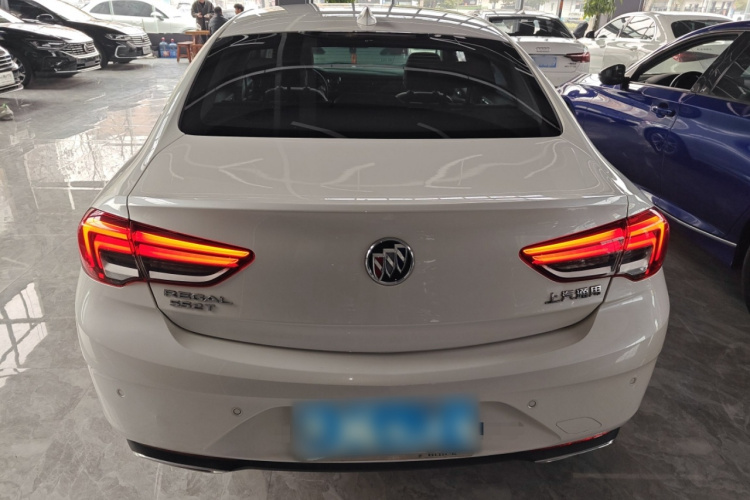 别克 君威 2023款 552T 智享型车身外观6