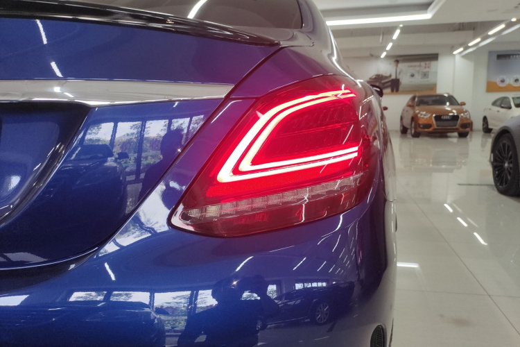 奔驰C级 2021款 C 260 星耀臻藏版车身外观9